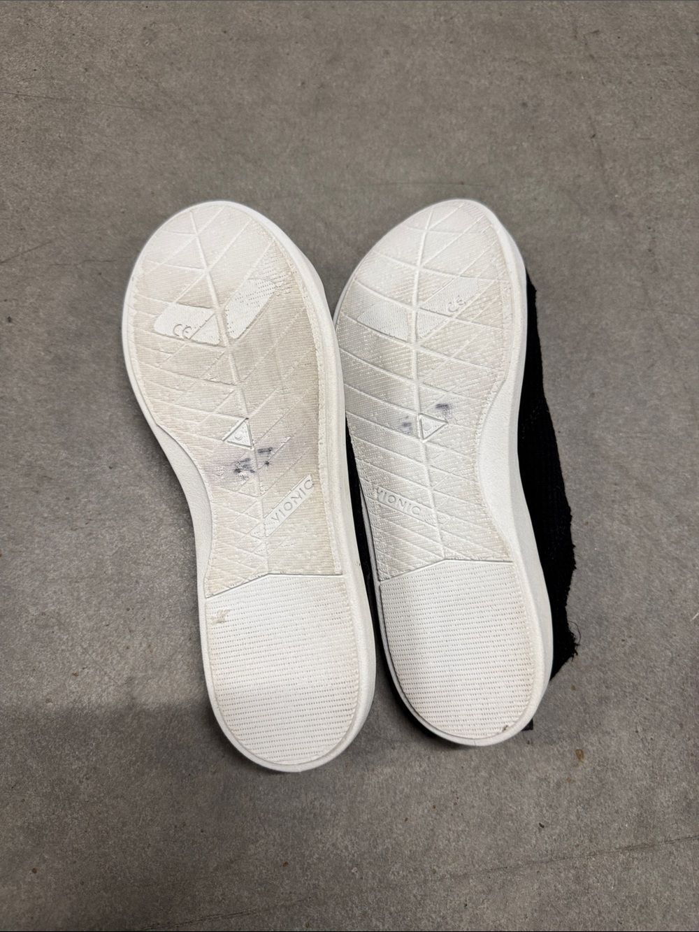 Vionic Pismo Sneaker - Picture 8 of 8
